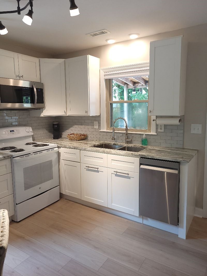 Furnished Finder property 393001_2 photo 9