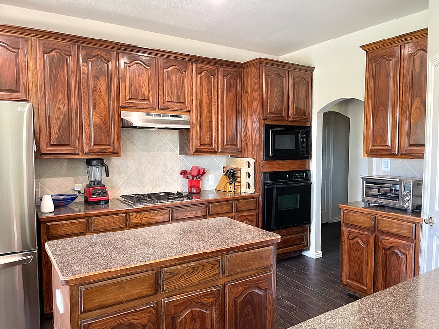 Kitchen has pretty much everything you need to cook.