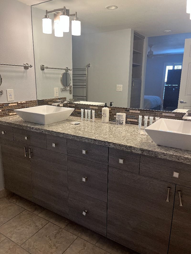 double vanities in master bathroom