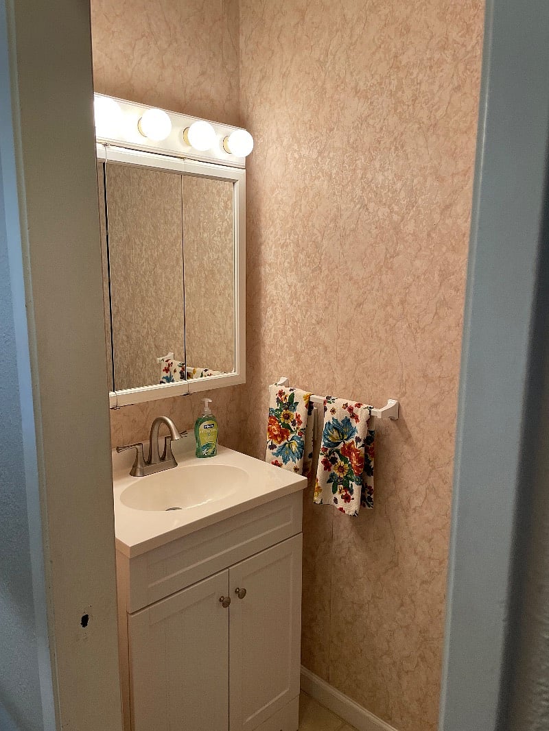 Half bath near bedroom