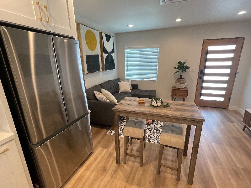 Living Room/Dining Area