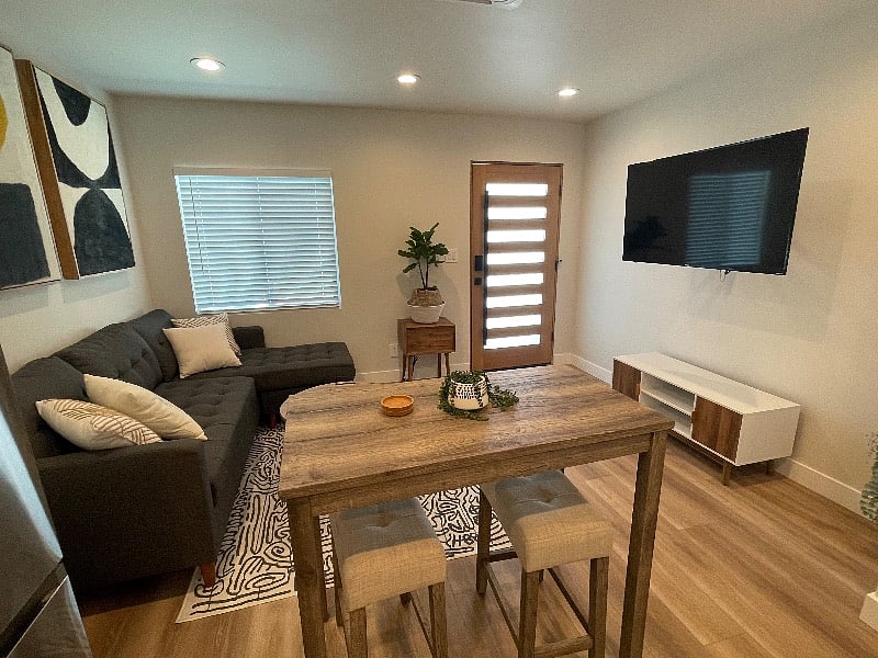 Living Room/Dining Area