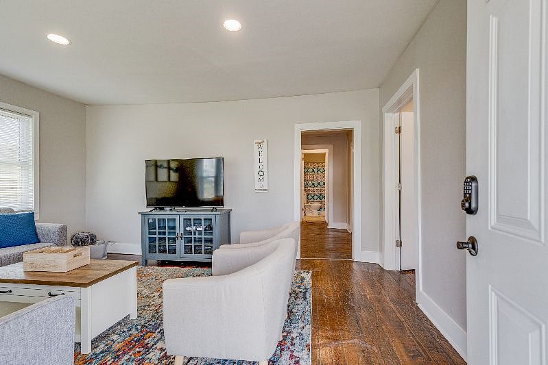 Furnished Finder property 394184_1 photo 6