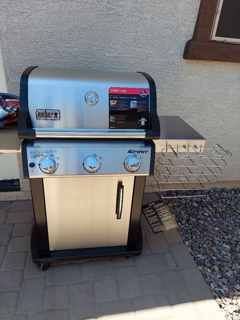 Propane Weber grill. Ready immediately, no need to wait for it to heat up! Also has a griddle to cook in the grill.