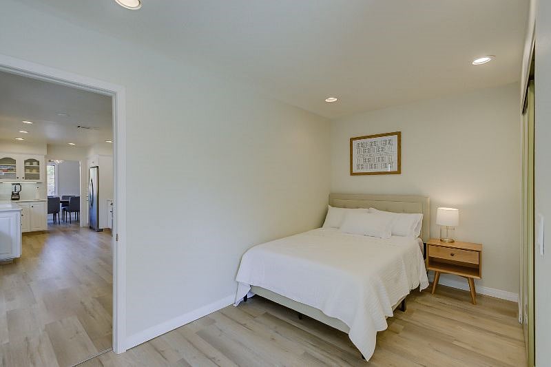 Furnished Finder property 394214_1 photo 21