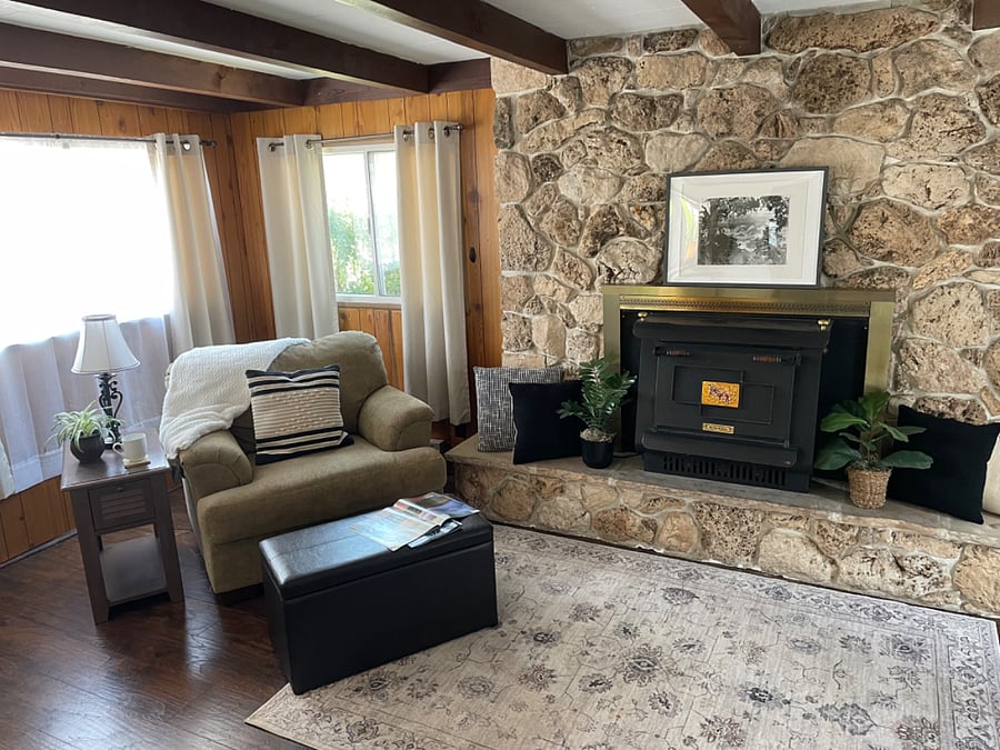 Sitting area near dining table