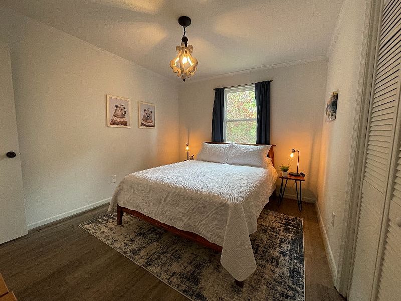 Middle bedroom