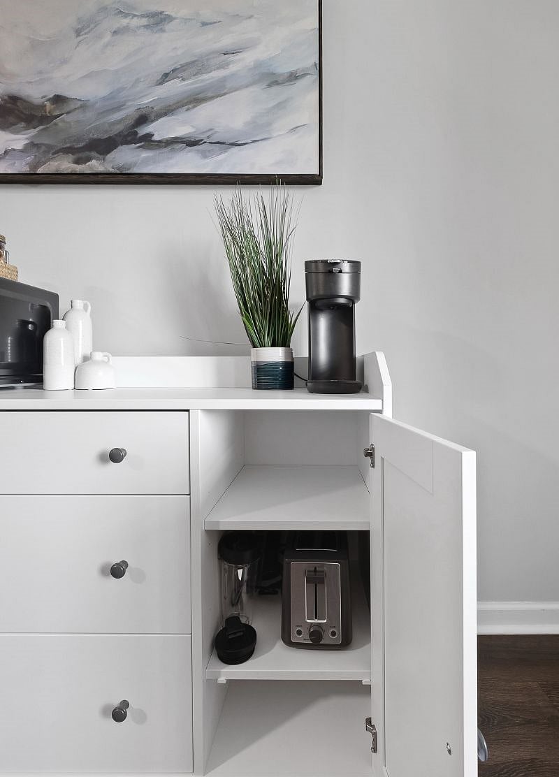 Coffee maker, microwave, toaster, and smoothie maker are all available to make meals super easy to prepare.