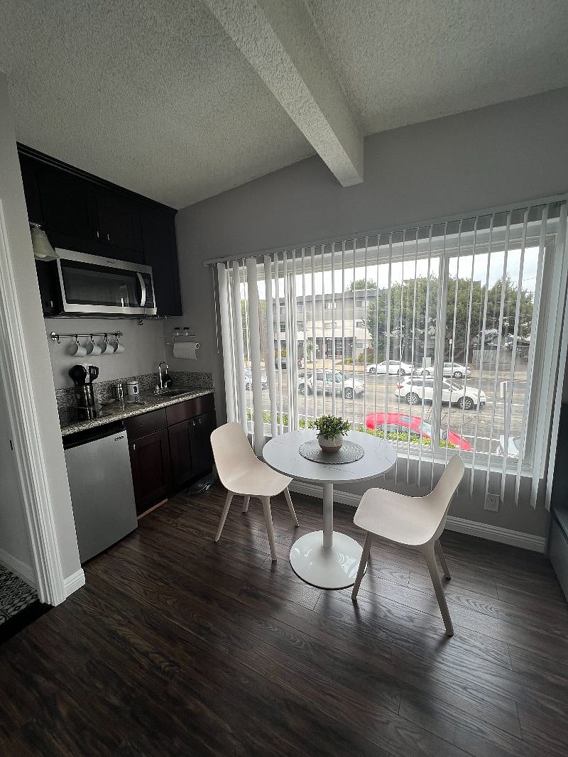 Furnished Finder property 394495_3 photo 4
