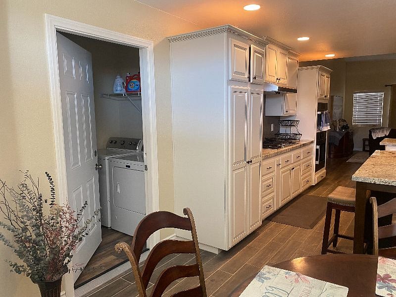 Furnished Finder property 394544_3 photo 13
