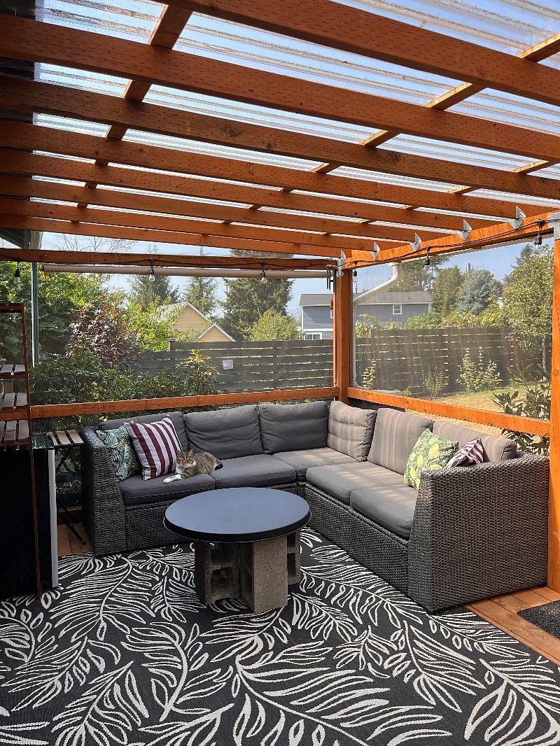 Screened Porch (cat not included!)