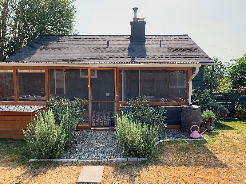 Screened Porch (view from backyard)