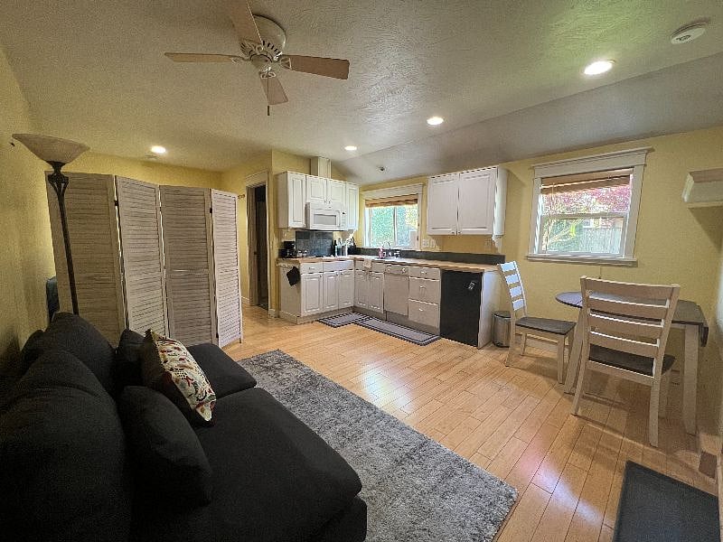 Furnished Finder property 394656_1 photo 3