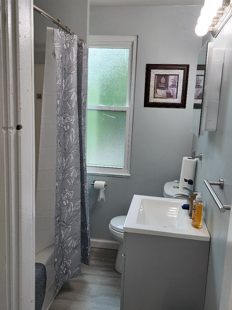 2nd floor bathroom