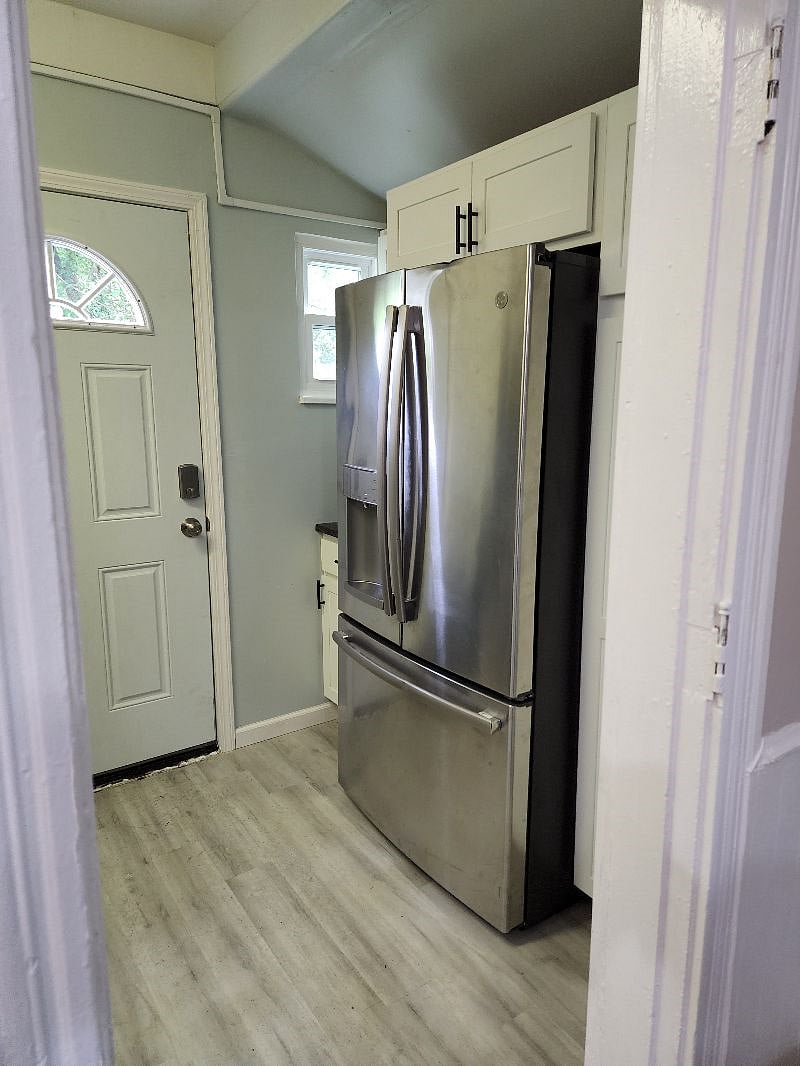 Kitchen refrigerator