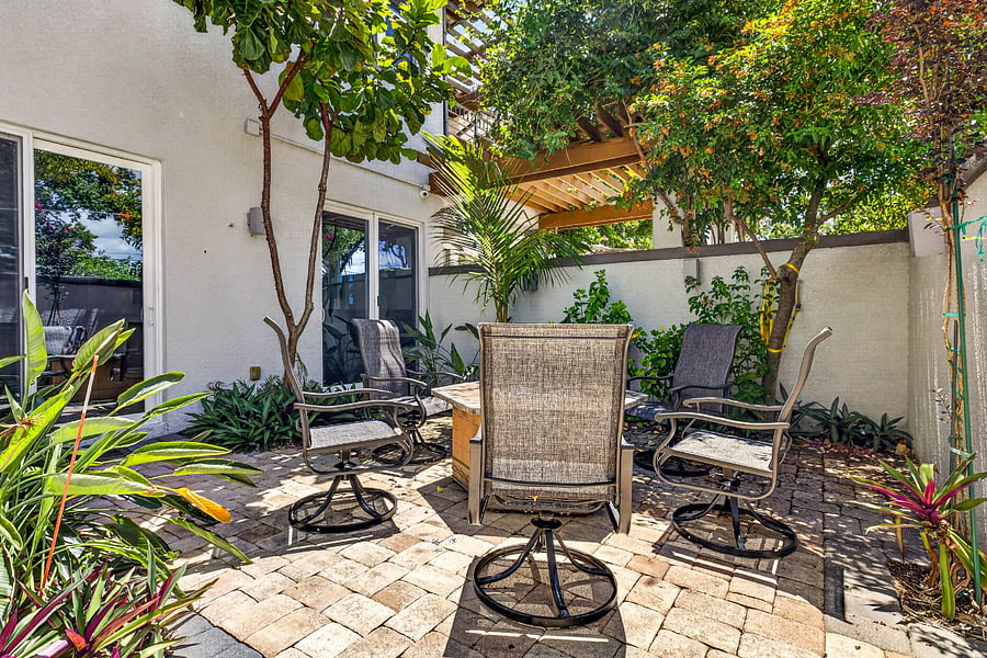 Enclosed courtyard, accessible from the livingroom