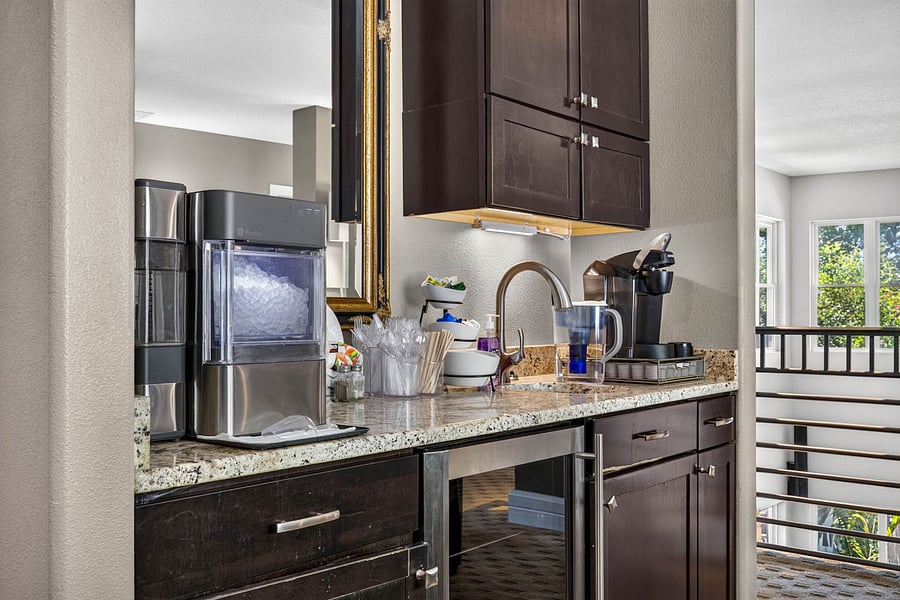 upstairs den kitchenette w/ ice maker, coffee machine, mini fridge