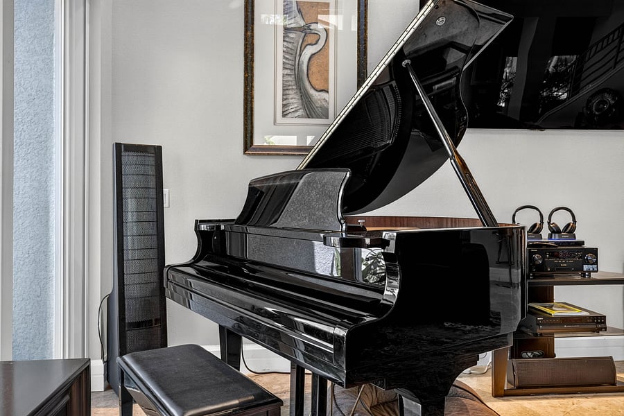 baby grand piano