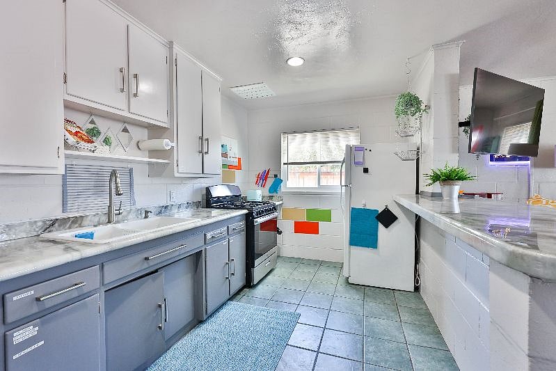 This full kitchen comes fully equipped so you can make your favorite, homemade meals.