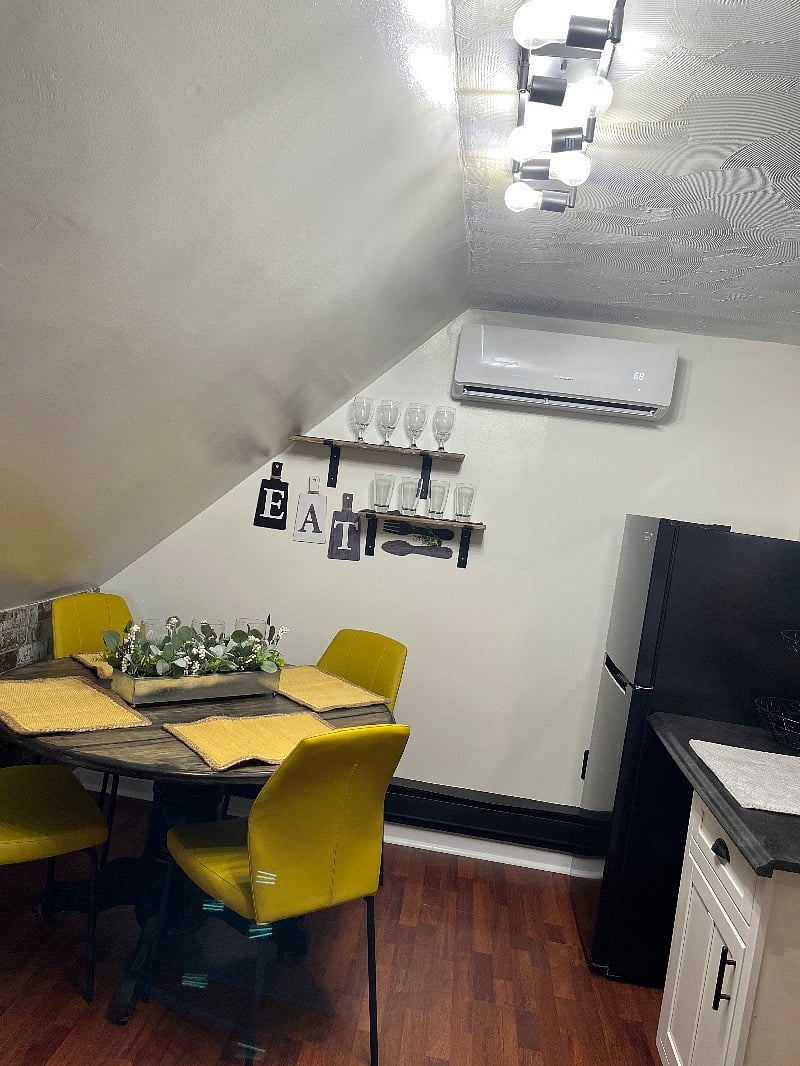 Full size fridge and table for 4
