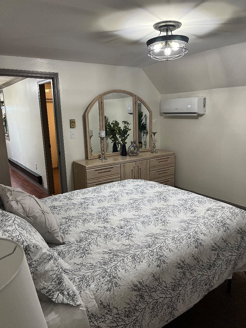 Master bedroom 