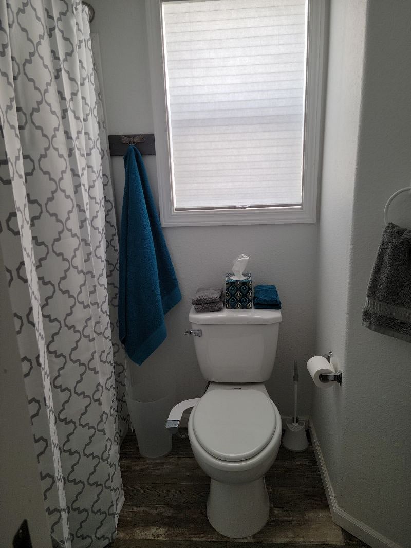Guest Bathroom with Tub