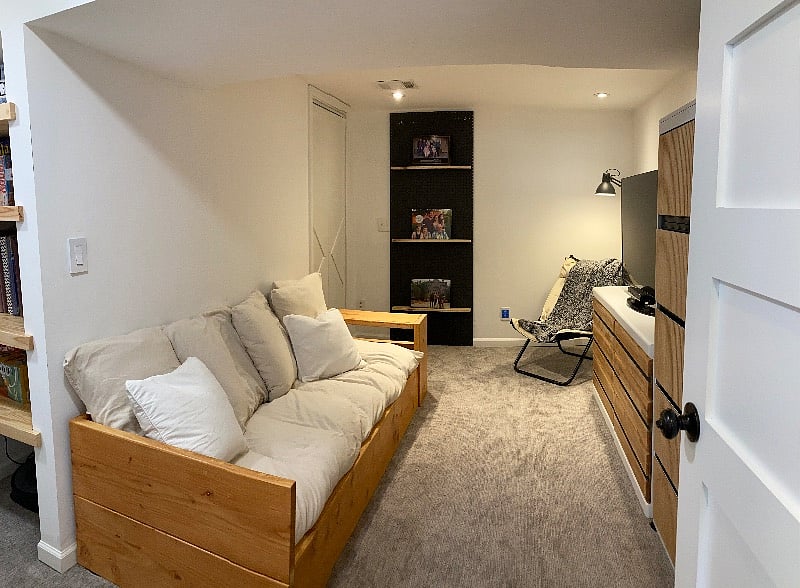 Living room in guest suite 