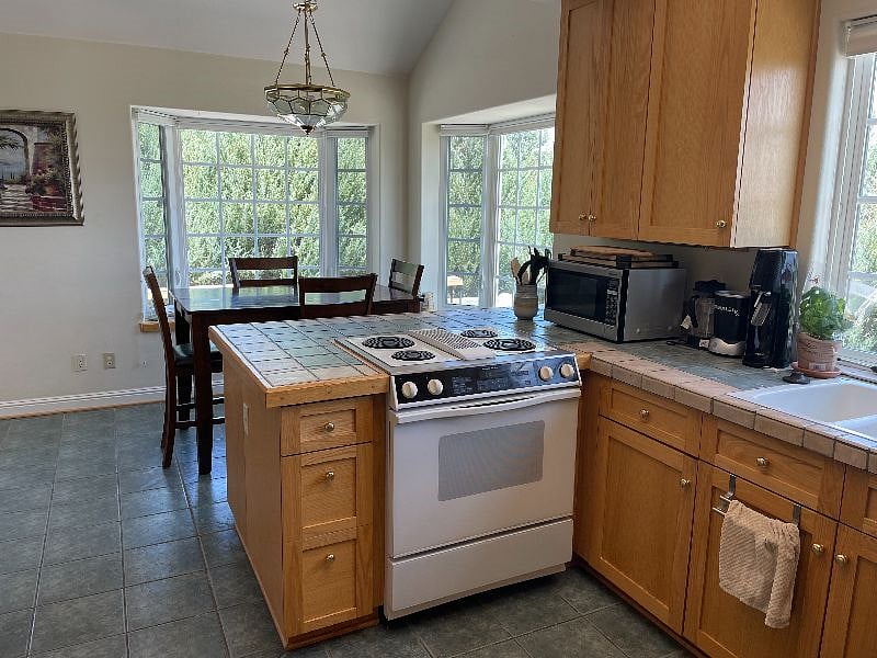 Furnished Finder property 395423_1 photo 8