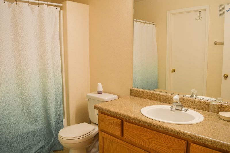 PRIVATE BATHROOM
