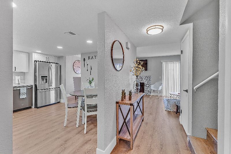Furnished Finder property 395771_1 photo 3