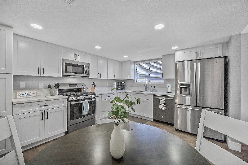 Furnished Finder property 395771_1 photo 9