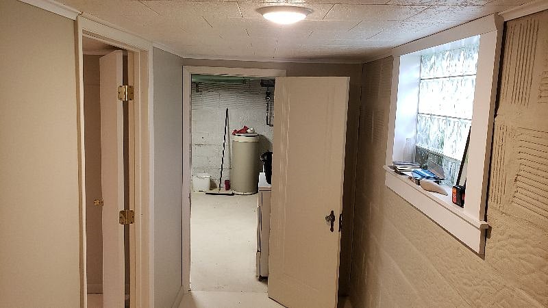 Hallway connecting the basement room and the laundry room.