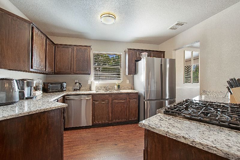 Furnished Finder property 395883_1 photo 4