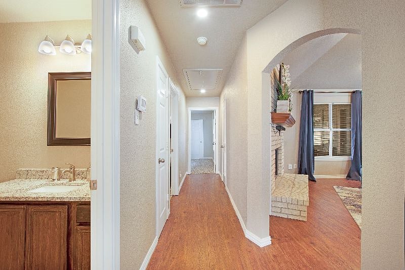 Furnished Finder property 395883_1 photo 8