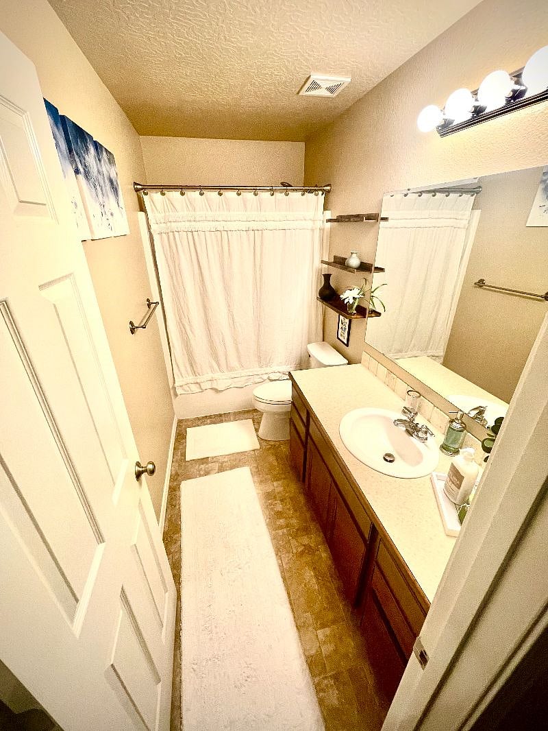Full Main Bathroom