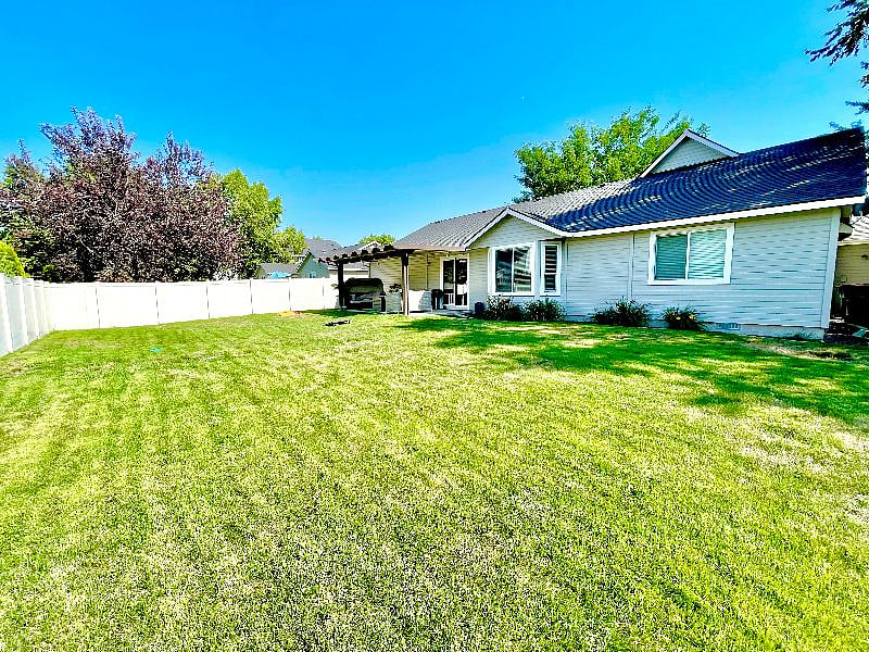 Approximately 2,700 Square Foot of backyard for your family and your pup!