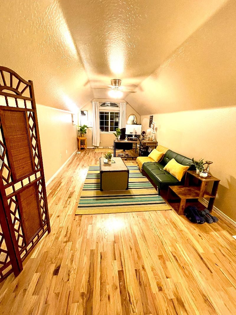 Upstairs office and lounge area