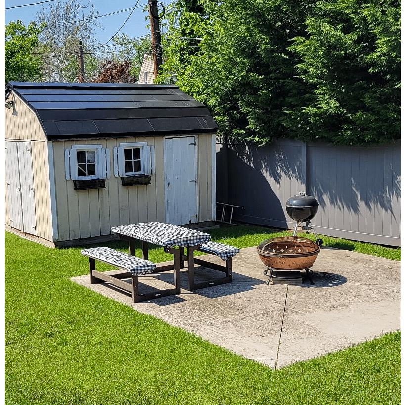 This space is free to use to relax and BBQ.