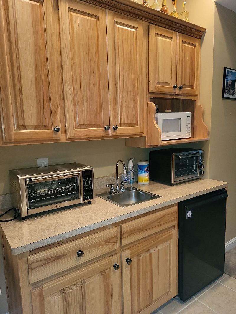 Lower level kitchenette area
