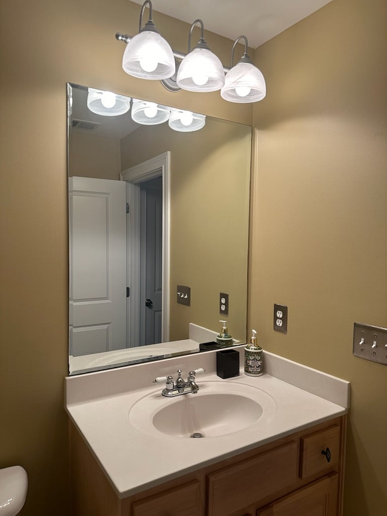 Upper level full bathroom
