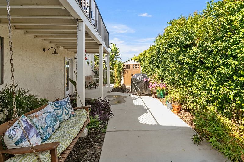 Side walkway