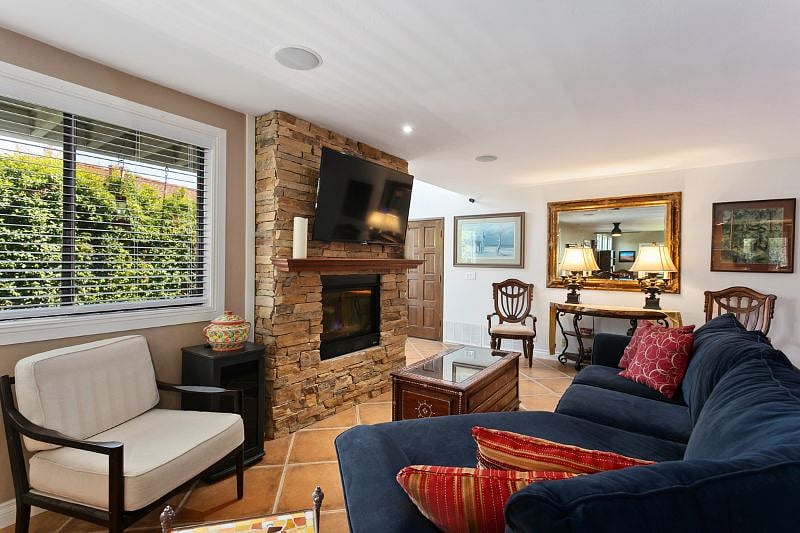 Furnished Finder property 396429_1 photo 17