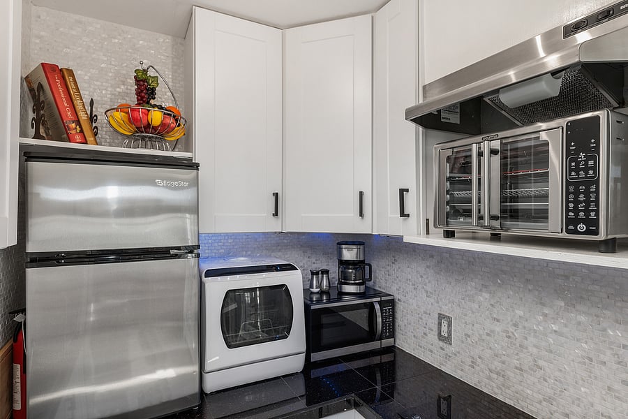 Studio apartment/3rd bedroom kitchenette
