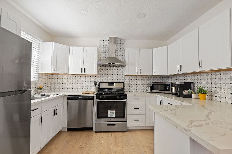 Furnished Finder property 396498_1 photo 13