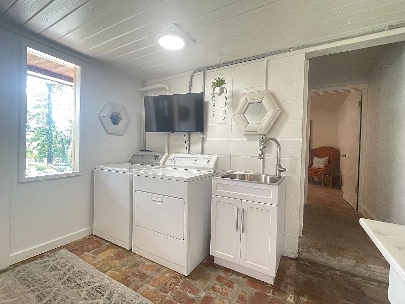 Full size washer and dryer. Roku smart TV with all the streaming apps available for you to login to