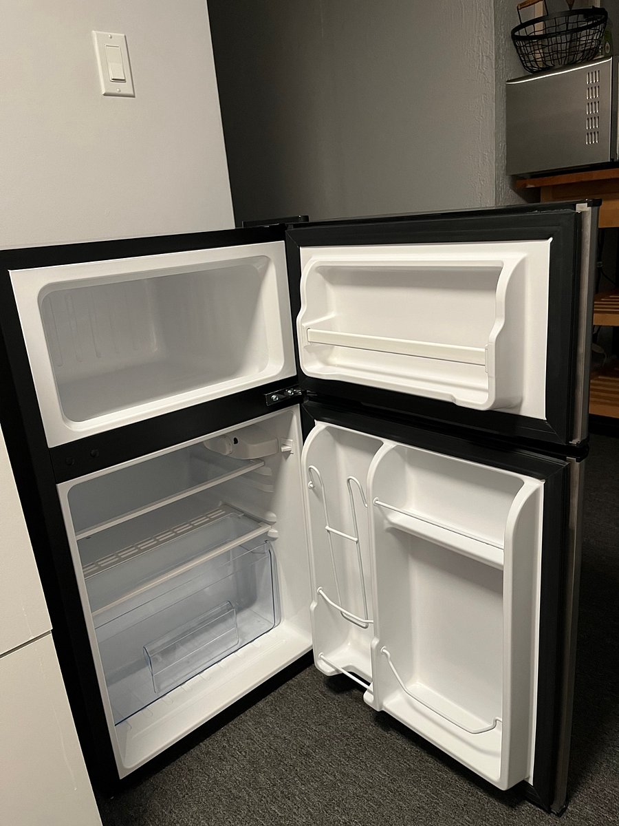3.2 cu ft Mini Fridge