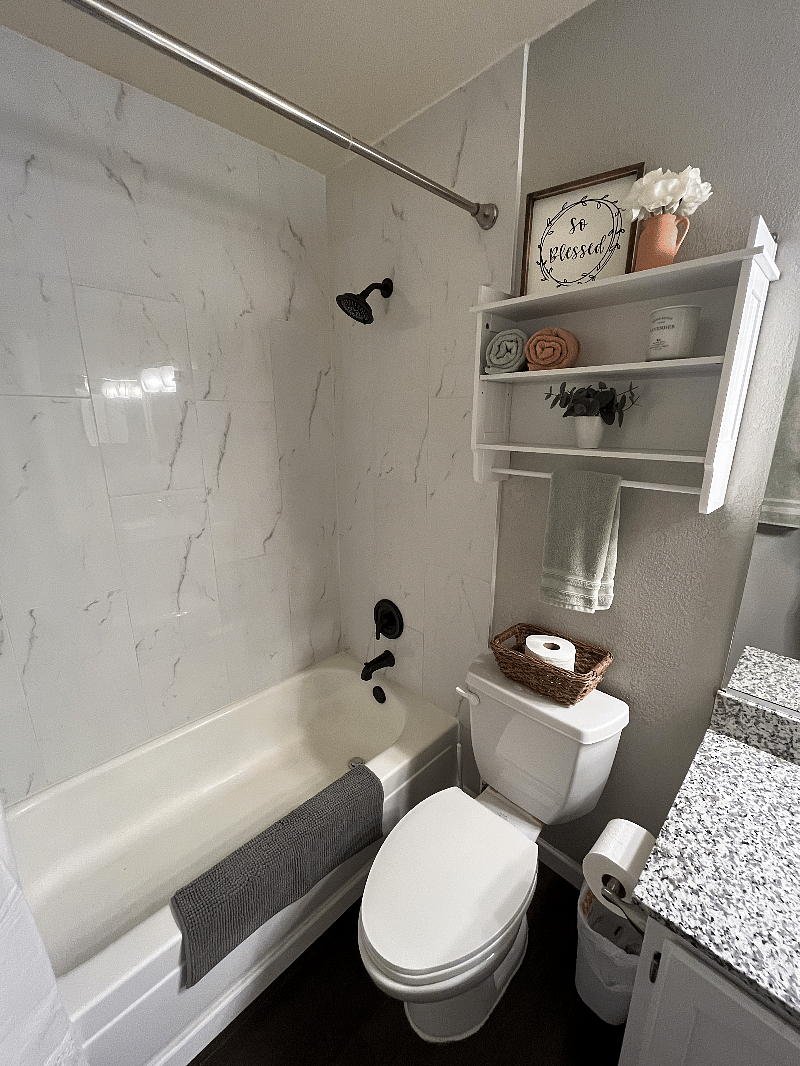 Master tub/shower combo.