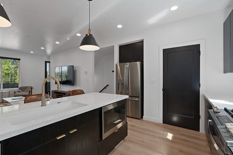 Furnished Finder property 397000_1 photo 4
