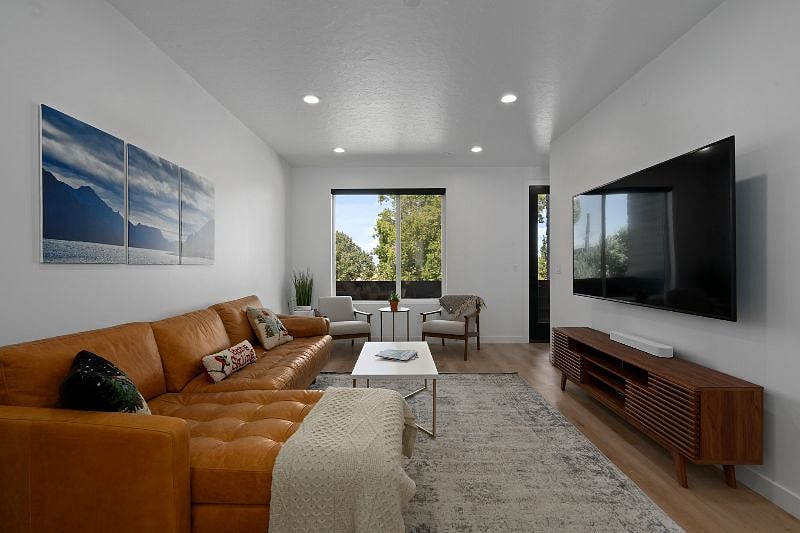 Furnished Finder property 397000_1 photo 6