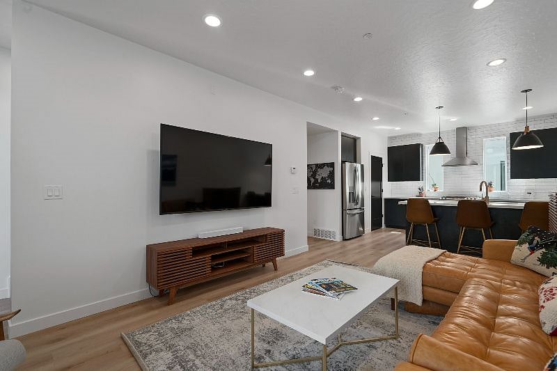 Furnished Finder property 397000_1 photo 8